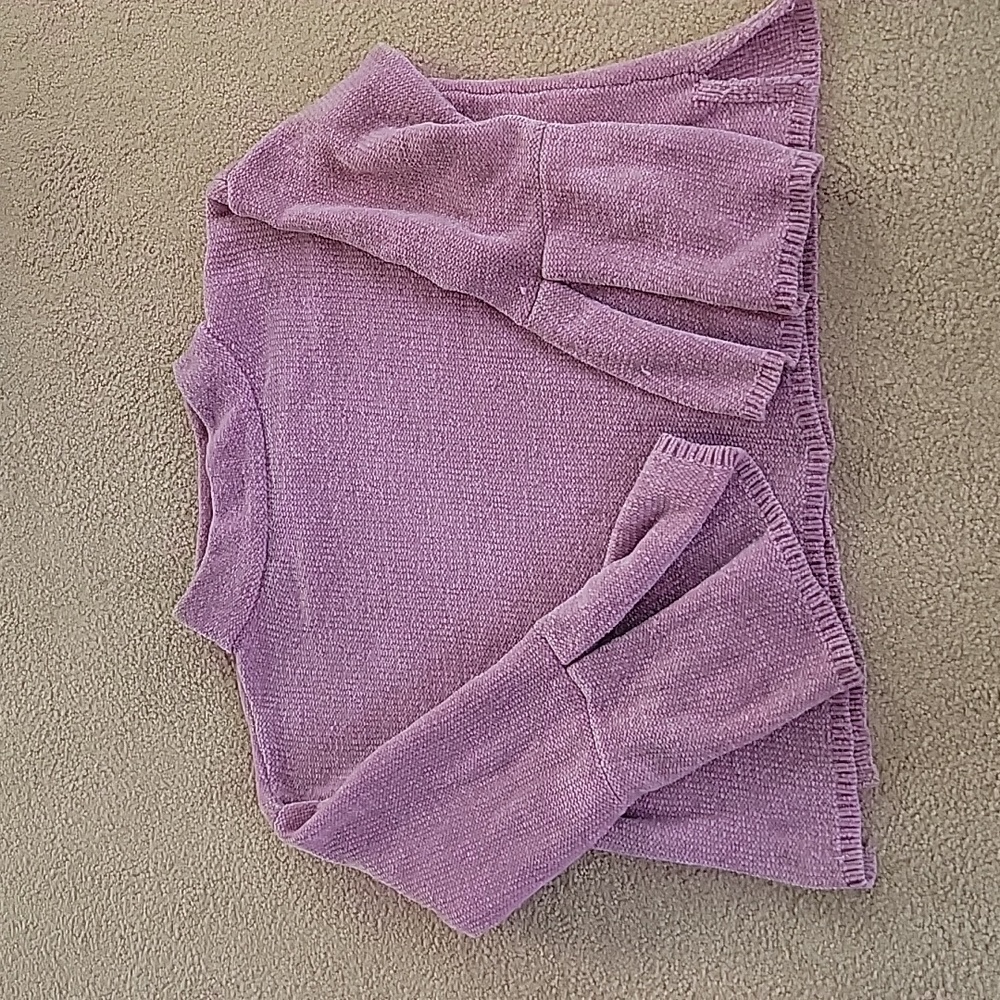 Pink/purple women sweater stylish low rise collar, flared sleeves split at wrist